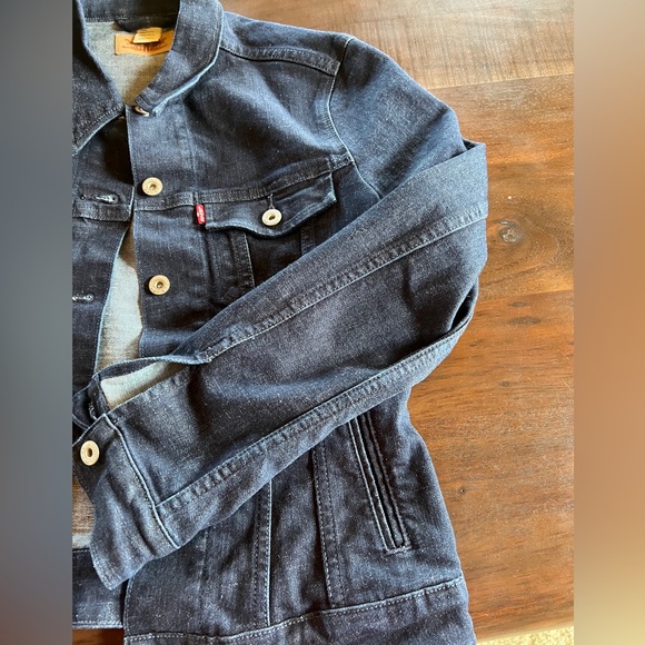 Dark Denim Levi’s jeans jacket - Picture 5 of 10